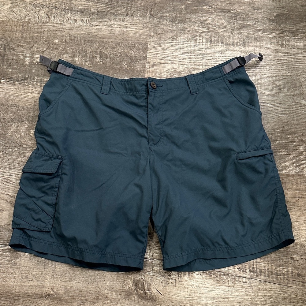 L.L.‎ Bean Men's XL Dark Blue Cargo Shorts